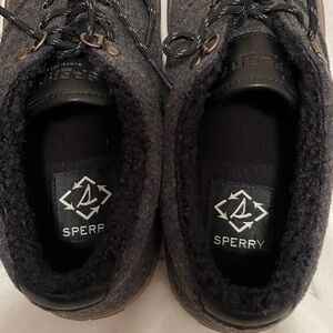SPERRY Mens shoes - size 9 - new!